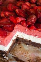 Sernikobrownie z musem truskawkowym